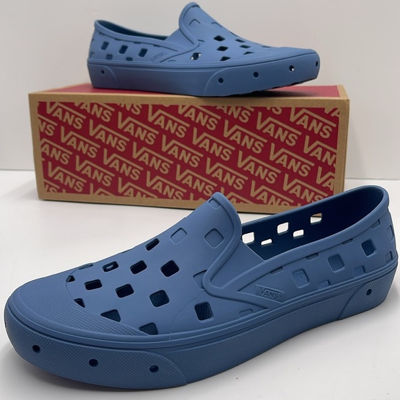 Vans Men’s Slip-On Trk
Captains Blue
VN0A5HF8ZR8
Sneakers - Picture 15 of 16